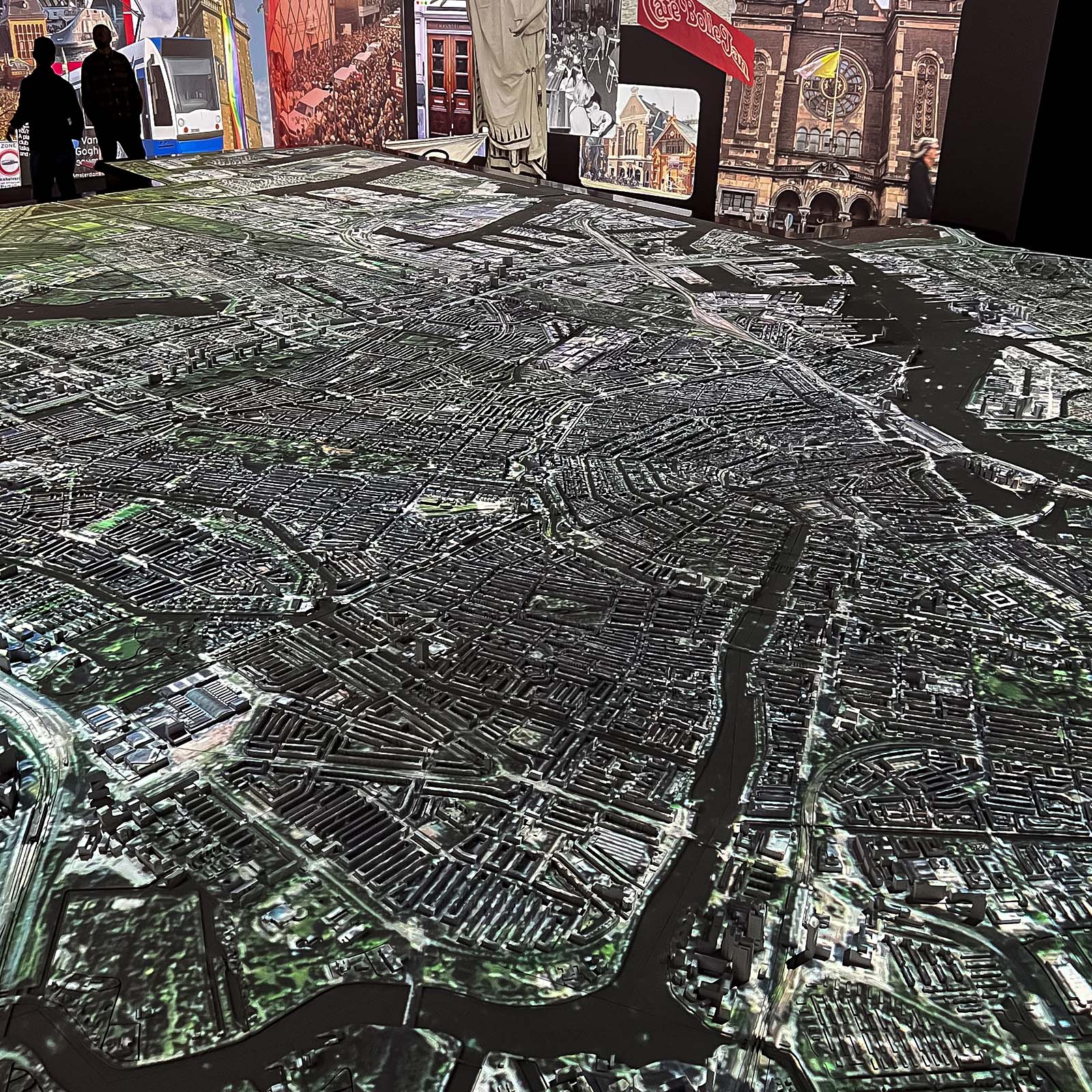 Zie de ontwikkeling van de stad via een multimediale maquette
